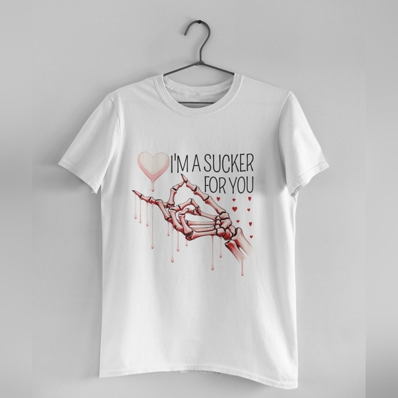 Nwt valentine's day  graphic tee - Picture 1 of 1